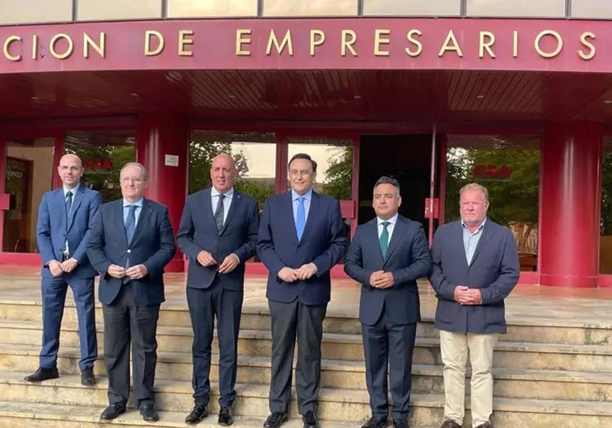 Villamandos califica el proyecto Oceanaria como...
