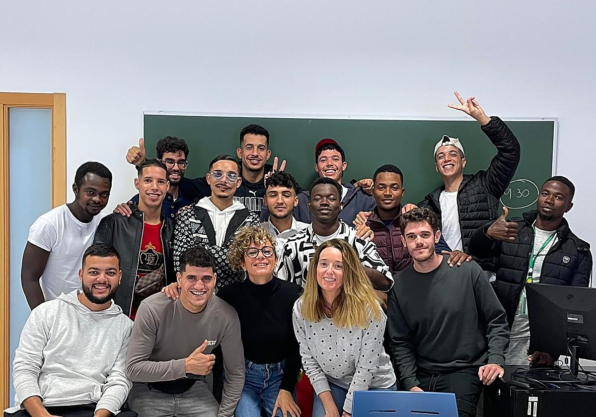 Estudiantes de Educación Social de la UGR trabajan con personas migrantes en una experiencia docente innovadora