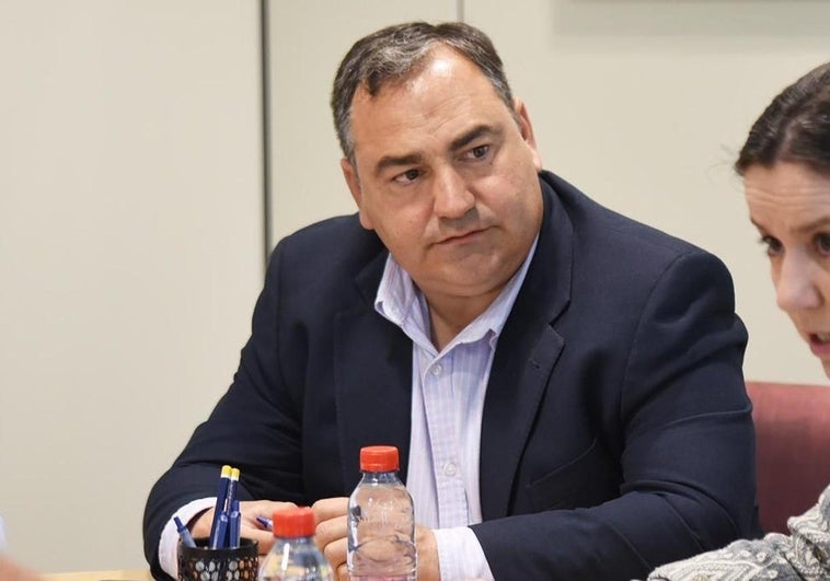 PSOE y Cs piden al PP que cese a Eduardo Martos, diputado y alcalde de Cogollos Guadix