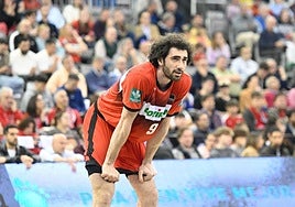 Giorgi Bezhanishvili, a la izquierda, cumplió como principal 'center' en el último tramo liguero.