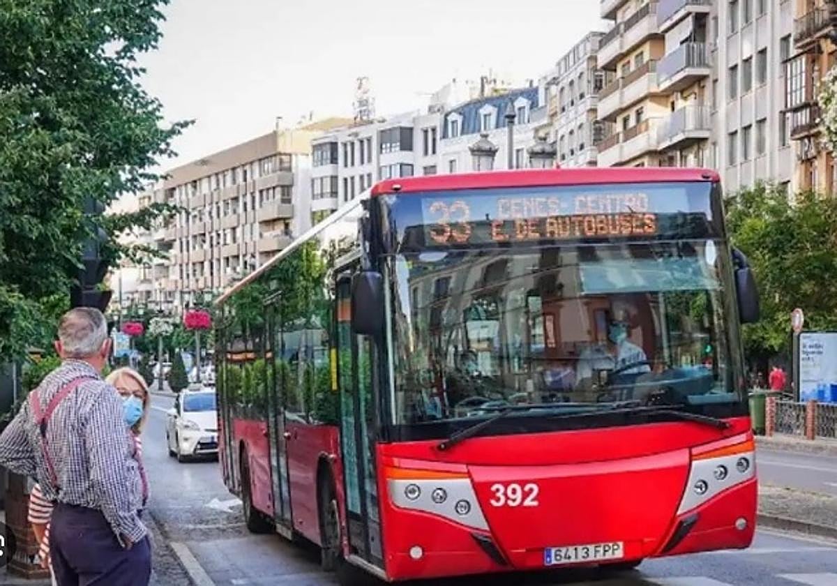 Seis meses más de precio reducido en los bonobuses de Granada.