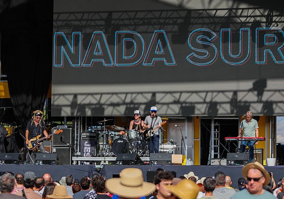 Nada Surf, sobre el escenario delDegusta Fest, que hoy vivirá su segunda jornada con Love of Lesbian y otros grupos.