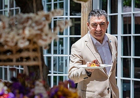 La terraza única de Granada que te lleva a comer por toda Andalucía
