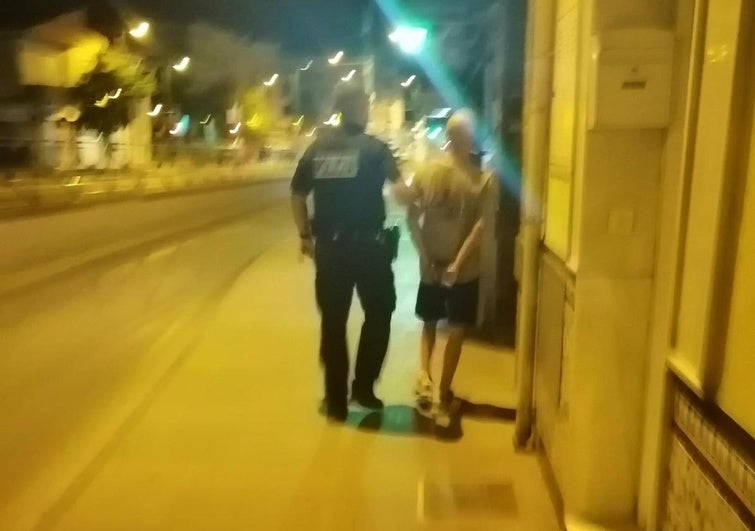 Detienen a un joven en Maracena por maltratar a su pareja y destrozarle el móvil