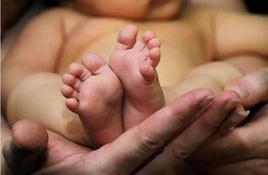 Andalucía amplía su cribado neonatal y detecta hasta 38 enfermedades en recién nacidos.