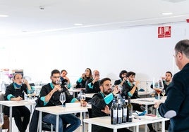 Alumnos de una promoción anterior del curso de sala de la Escuela de FP La Inmaculada.