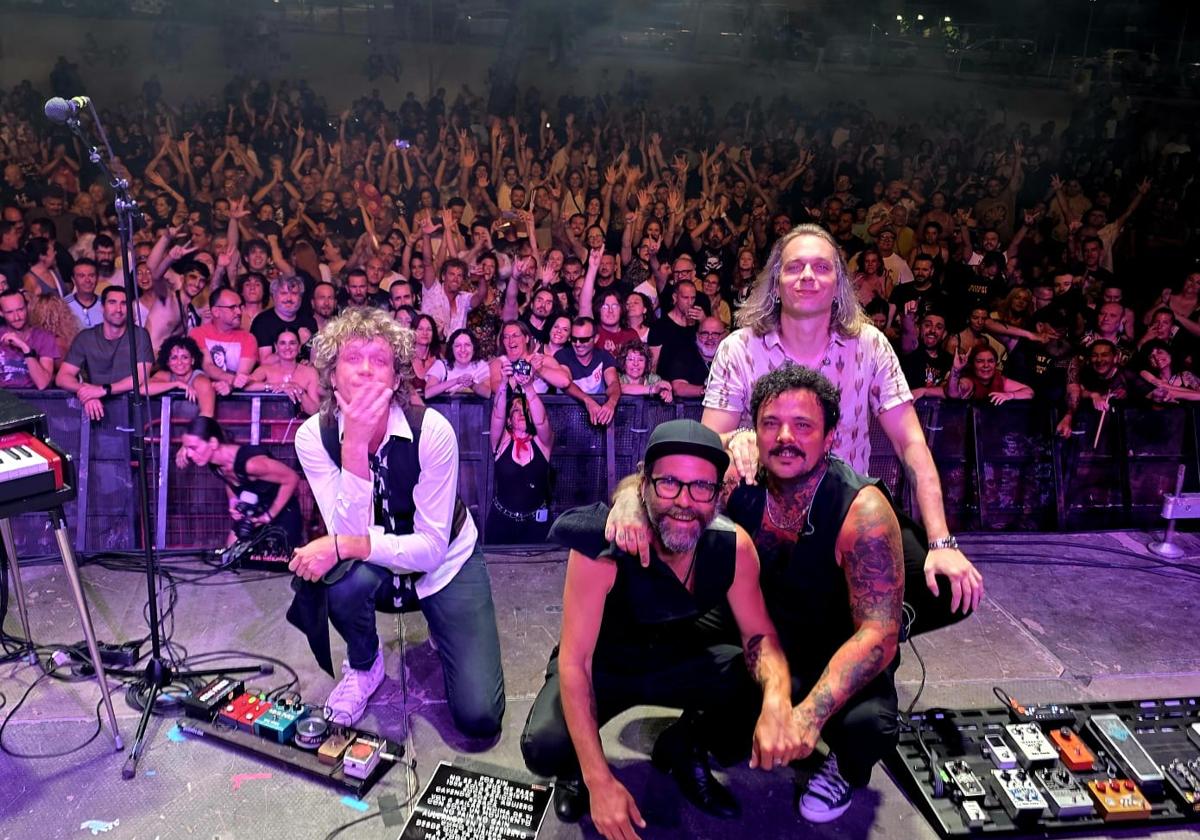 Miles de personas se dan cita en una nueva exitosa edición de Candil Rock en Huércal de Almería