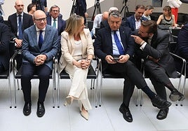 Antonio Granados (último a la derecha) junto al rector, la alcaldesa y el consejero Antonio Sanz en la presentación del centro de IA en Granada, el pasado mes de mayo.