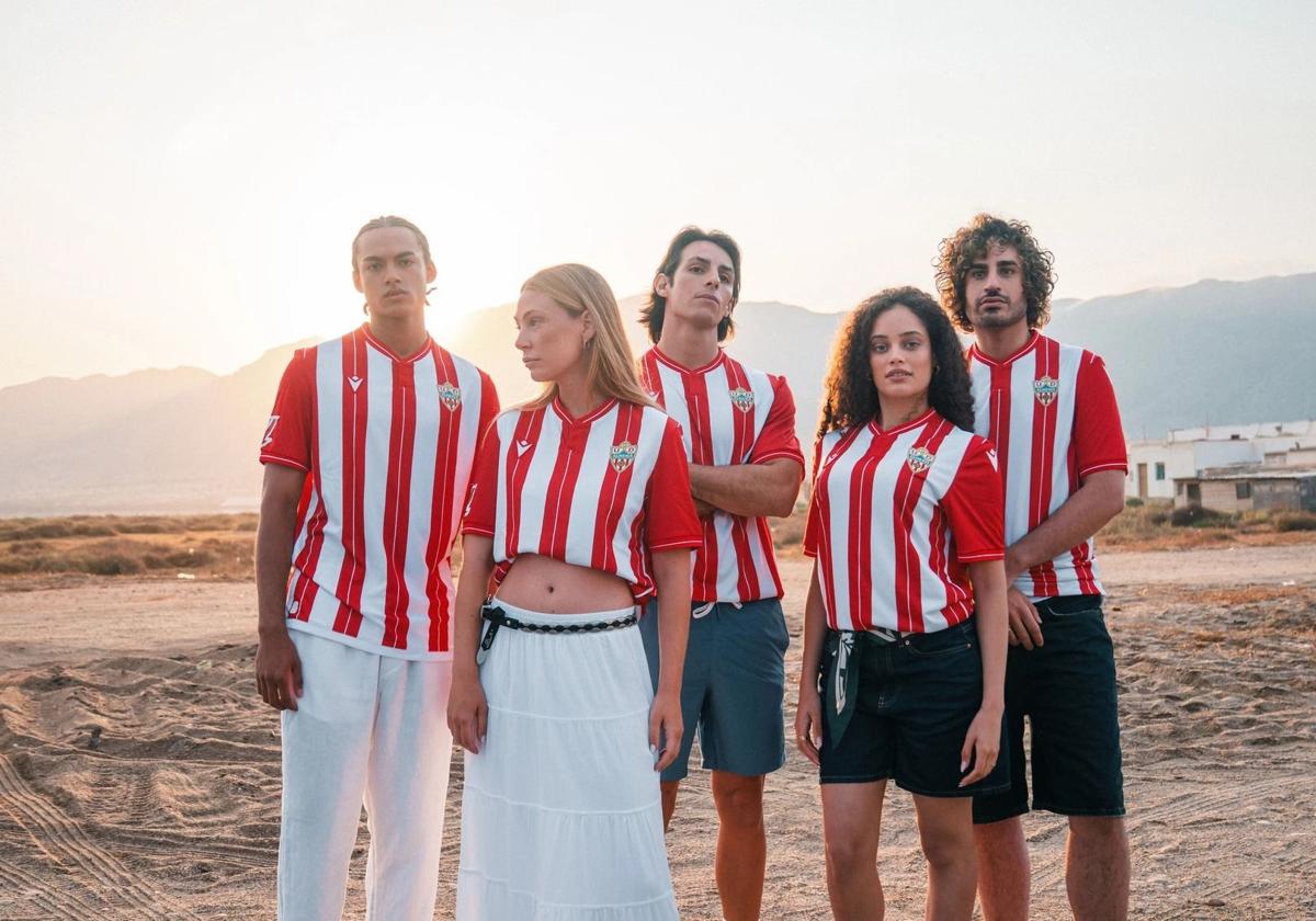Rojo, blanco y alma: la nueva piel de la UD Almería respira...