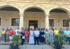 Equipo de gobierno del Ayuntamiento de Guadix en la convocatoria del minuto de silencio