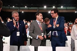 Juanma Moreno (c.), junto a Oscar López (d.) y José Luis Sanz (i.), este lunes, en la inauguración de la IV Conferencia Internacional sobre Financiación para el Desarrollo de la ONU