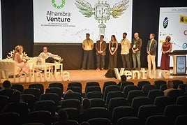 Representantes de las startups de salud, bienestar e impacto frente a destacados inversores.