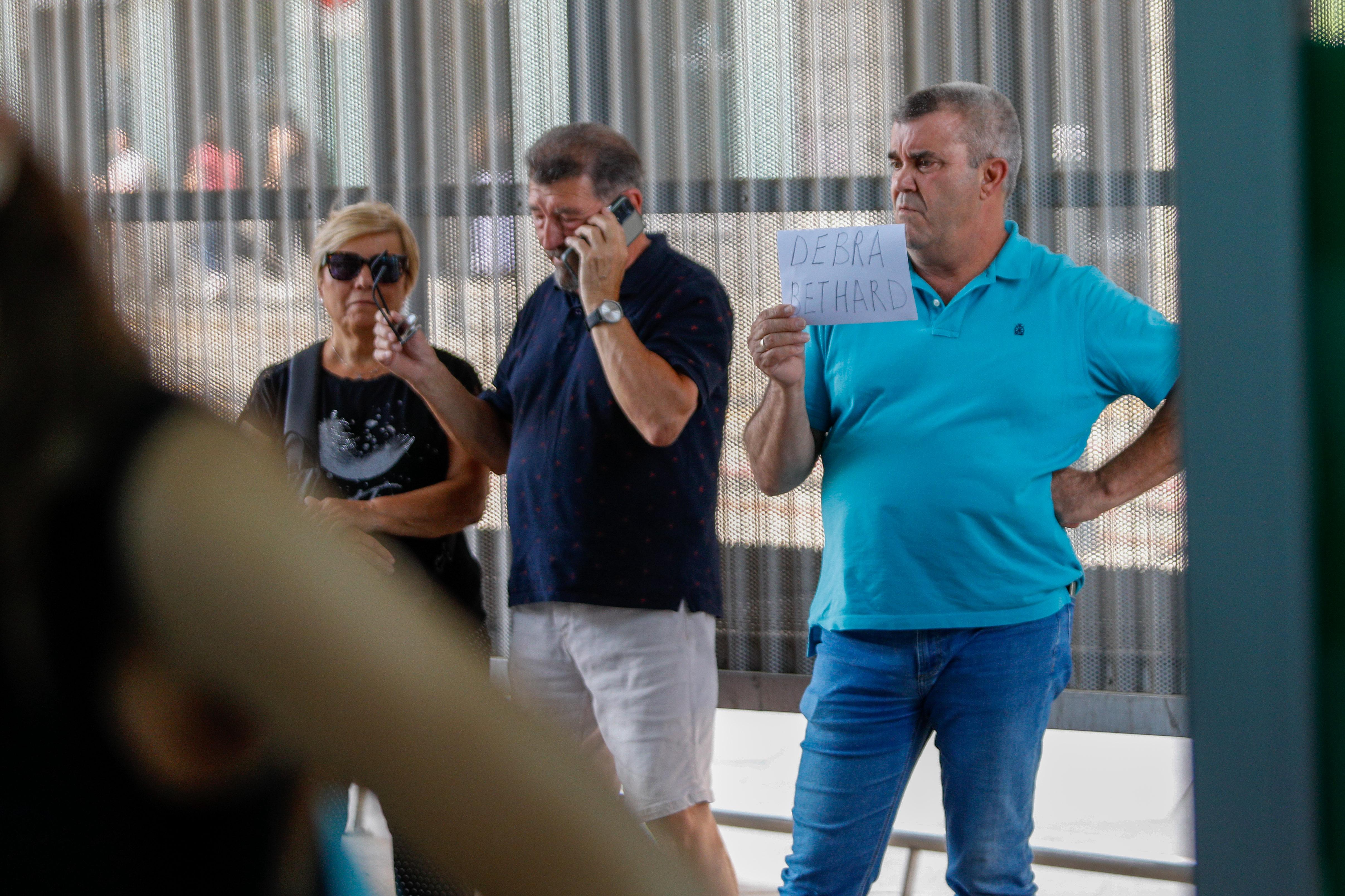 Las imágenes de la espera y la desesperación en la estación de tren de Granada