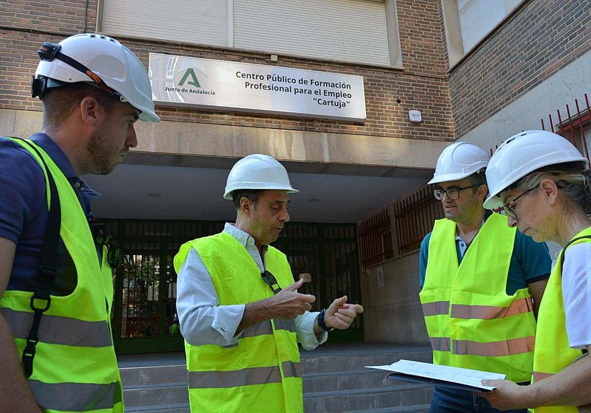 Las obras de remodelación del tejado del Centro de FPE de Cartuja culminarán el próximo otoño