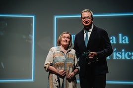 Dr. Joaquín Fernández, recibiendo el Premio Solidarios ONCE 2025