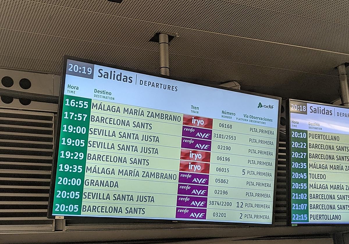 Información en las pantallas de Atocha en la tarde de este martes