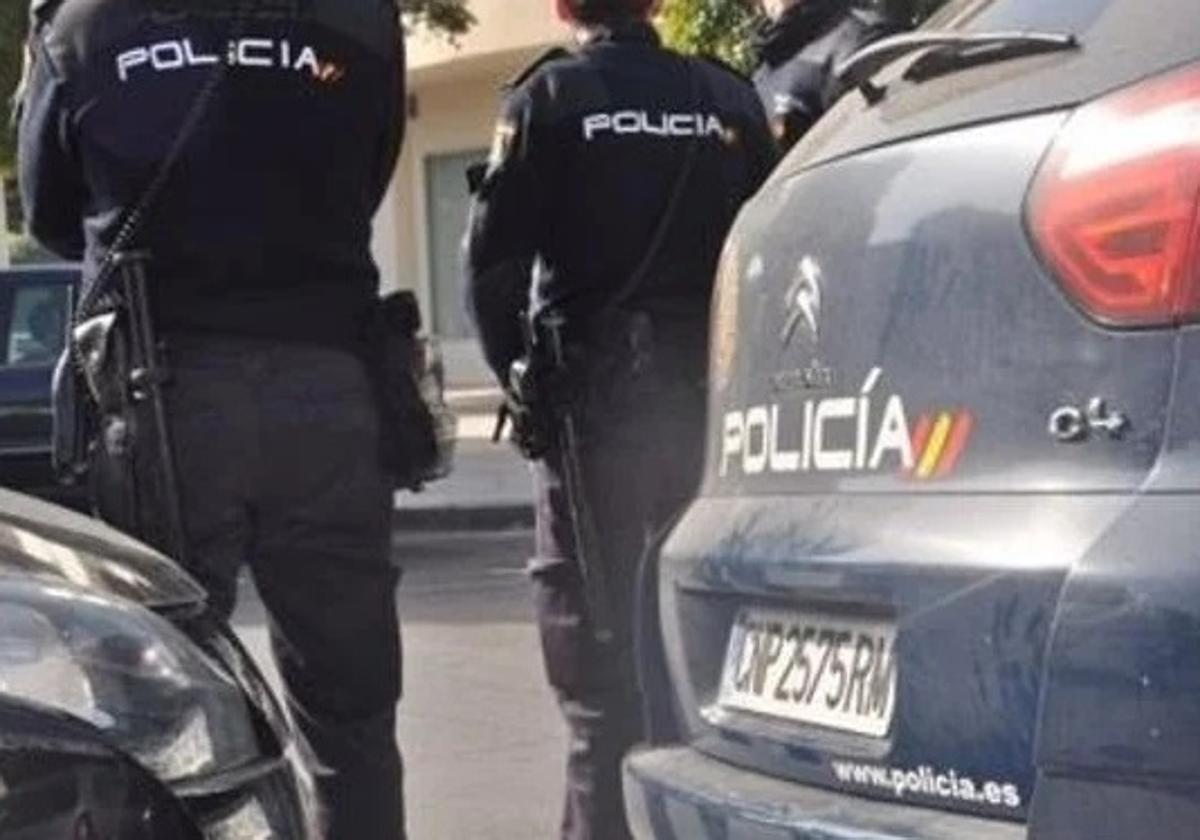 Detienen a una mujer que le partió una botella de cerveza en...