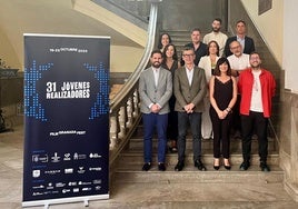 Foto de familia de organizadores e instituciones que respaldan el Festival de Jóvenes Realizadores.