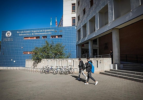 Escuela de Ingenierías Informática y de Telecomunicación de la UGR.