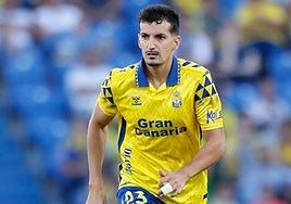 Álex Muñoz jugará en la UD Almería, con quien firma hasta 2028.