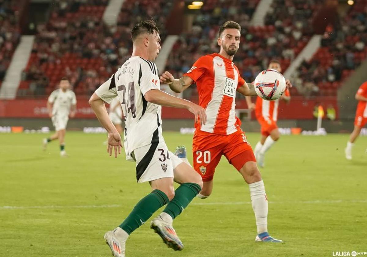 Centelles durante un partido contra el Albacete