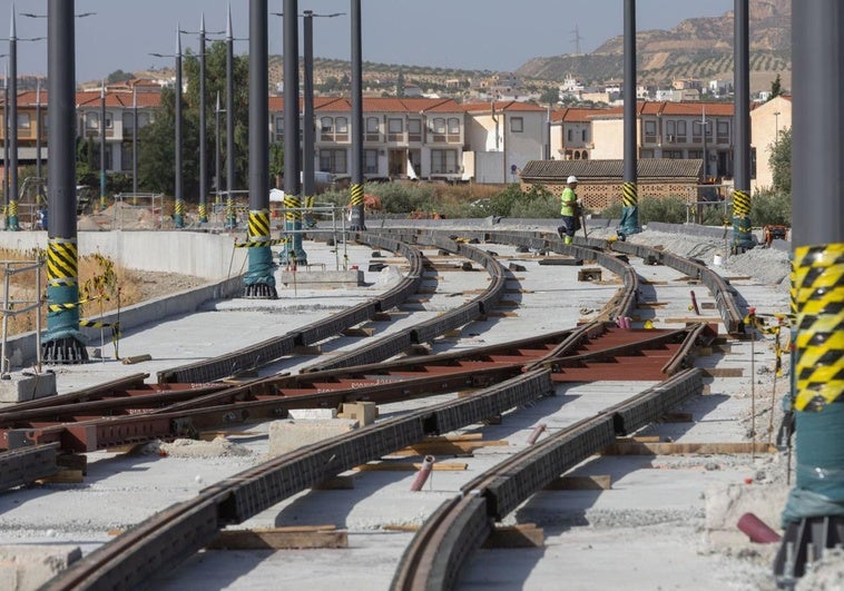 Los trabajos de asfaltado de una de las entrada a Las Gabias complicarán el tráfico