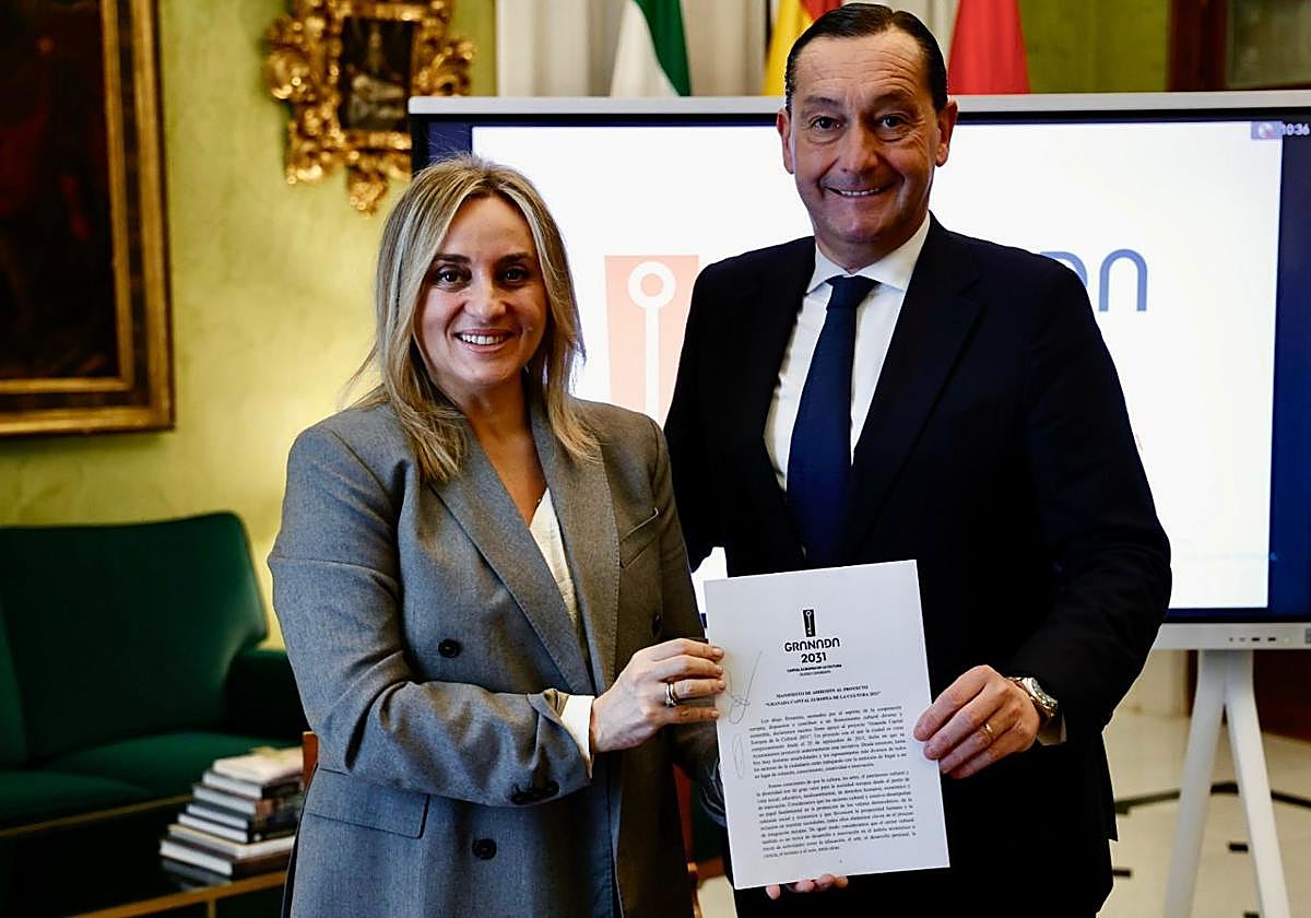 La alcaldesa Marifrán Carazo y Alfredo García Amado, director general del Granada, en un acto anterior.