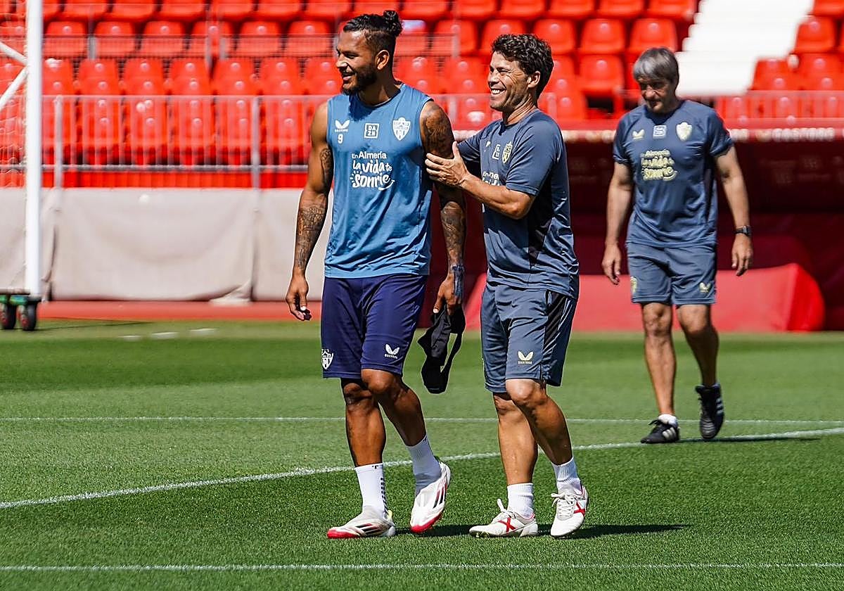 Suárez junto a Rubi durante un entrenamiento