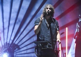 El cantante Mikel Izal (Pamplona, Navarra, 3 de junio de 1982), exlíder del grupo Izal.