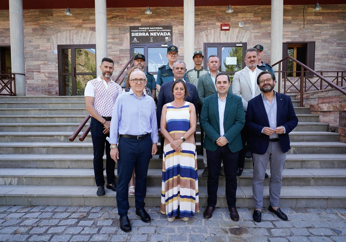 Miembros del Consejo de Participación del Espacio Natural de Sierra Nevada, con la consejera Catalina García al frente.