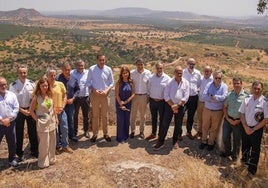 Visita del delegado del Gobierno de España en Andalucía, Pedro Fernández, a estas instalaciones en Linares.