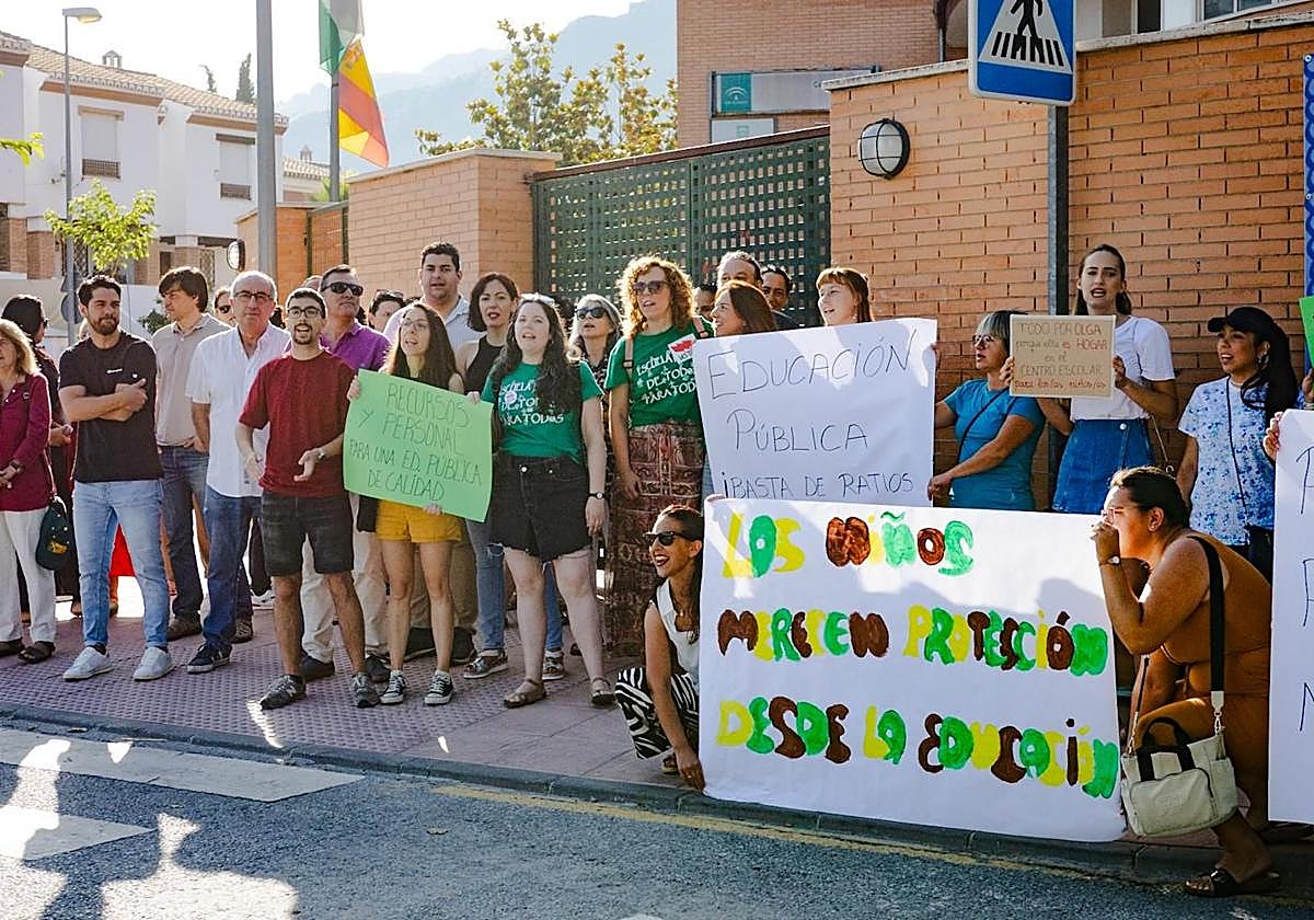 Protesta en el CEIP El Zargal, en Cenes de la Vega.