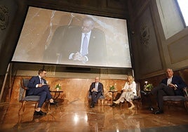 Los alcaldes de Málaga, Granada y Sevilla, protagonistas del desayuno informativo.