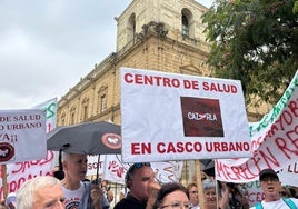 Protesta de cazorleños ante el Parlamento andaluz.