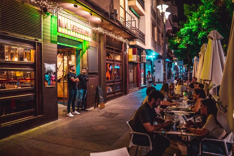 La terraza más canalla y sabrosa de Granada