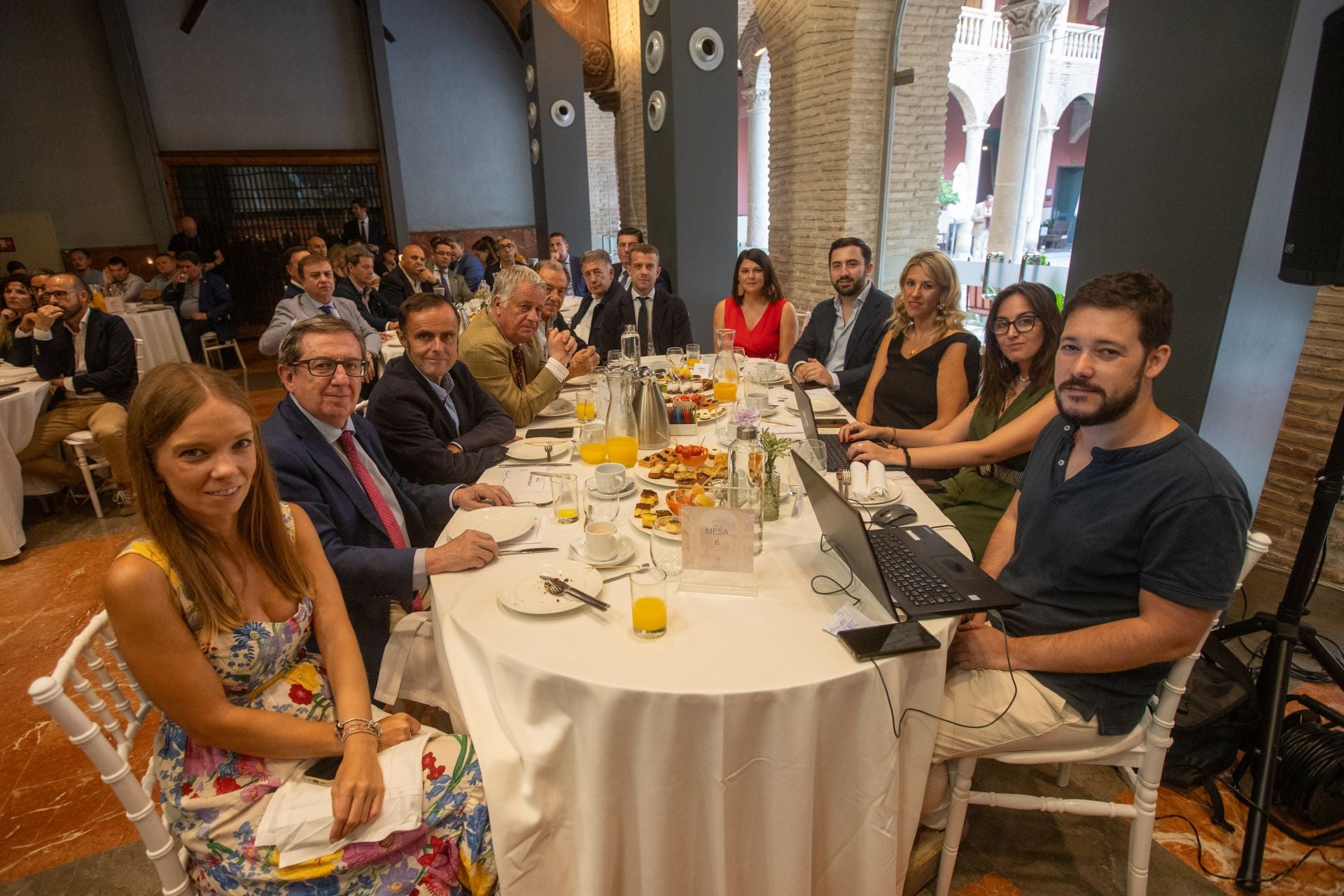 Las imágenes del desayuno con líderes en Granada