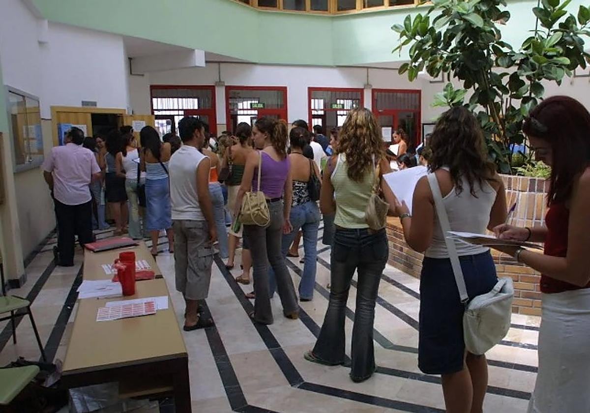 La UGR aumenta la matriculación de estudiantes en la primera adjudicación para el próximo curso