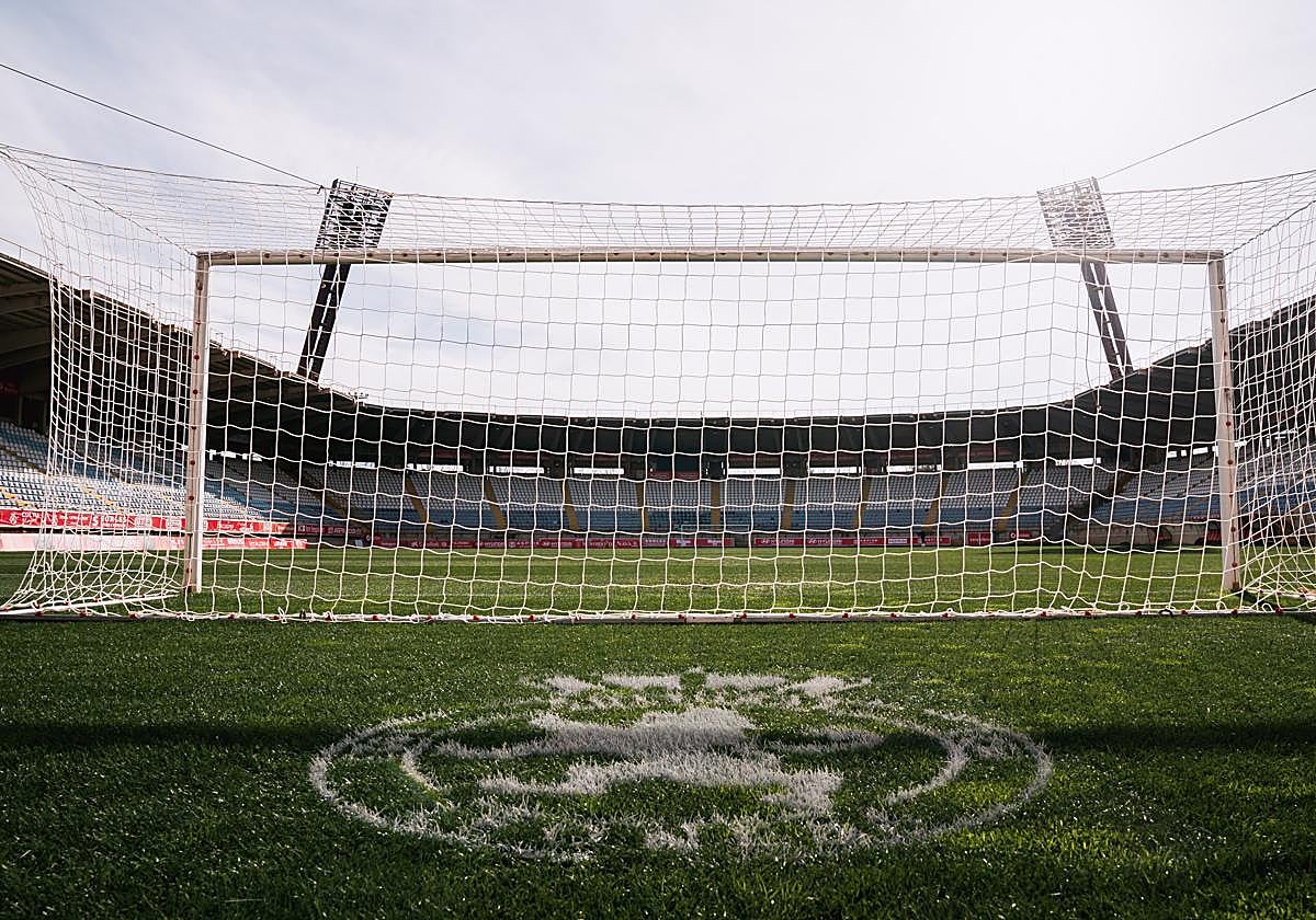 El Reino de León espera a la UD Almería para el debut foráneo de los rojiblancos.