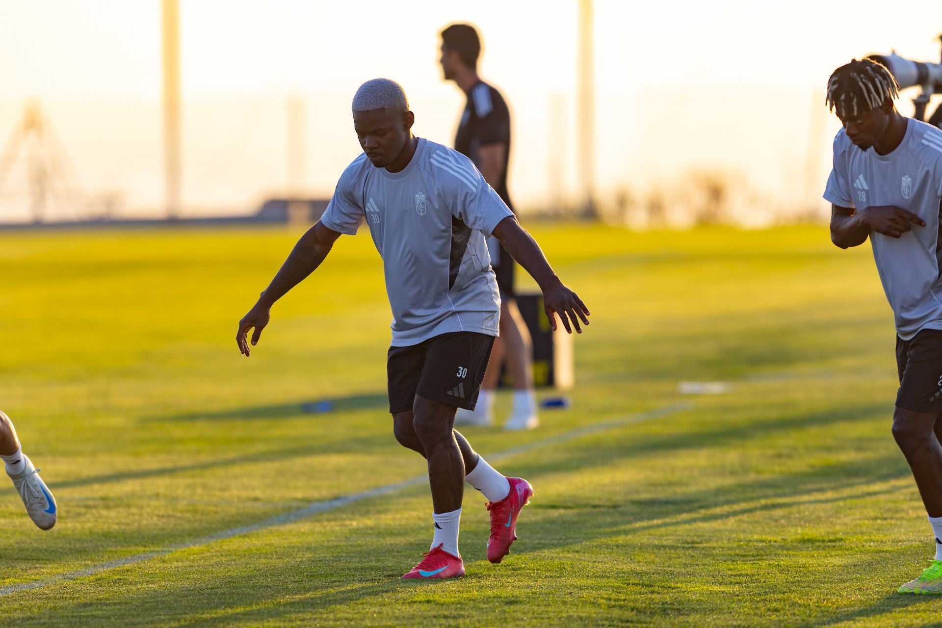 El primer entrenamiento de la pretemporada del Granada, en imágenes