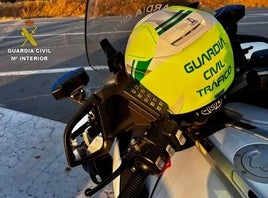 Muere arrollado por un camión en Almería cuando cambiaba una rueda de su coche en compañía de sus hijos