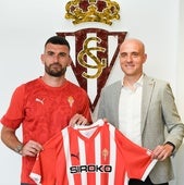 Pablo Vázquez luce la camiseta de su nuevo club.