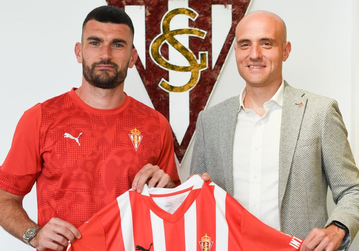 Pablo Vázquez luce la camiseta de su nuevo club.