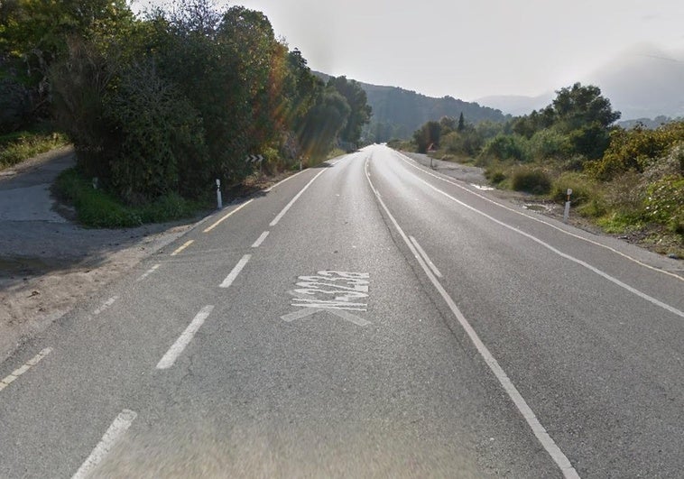 Encuentran a un hombre de 53 años muerto en la cuneta en la antigua carretera de la Costa