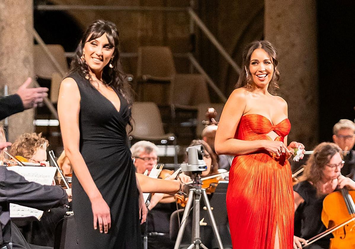 Nadine Sierra, a la derecha, triunfó en Granada.