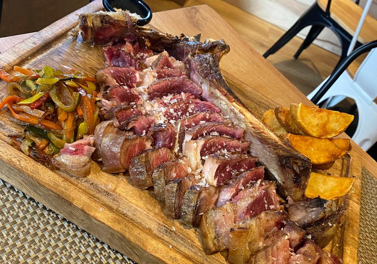 Imagen principal - El nuevo restaurante de Granada con croquetones de chuletón y «carne madurada premium»