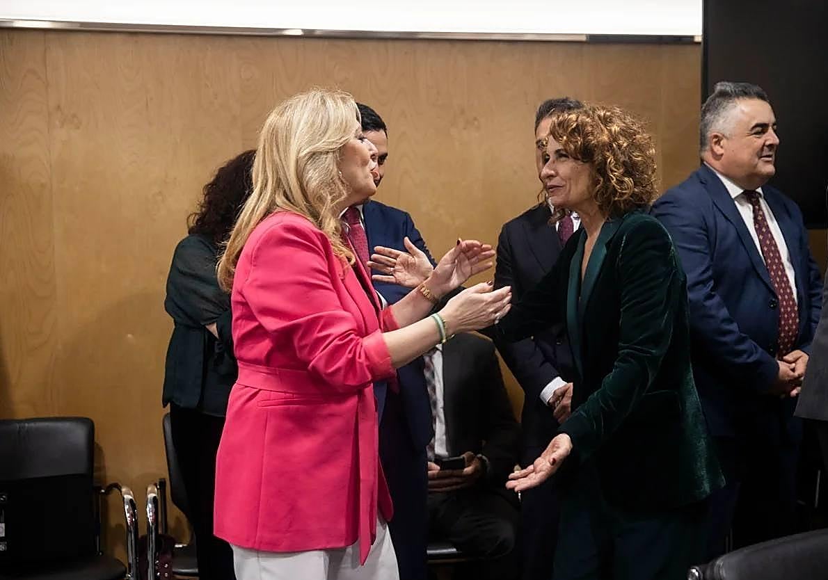 Carolina España y María Jesús Montero, en un encuentro reciente.