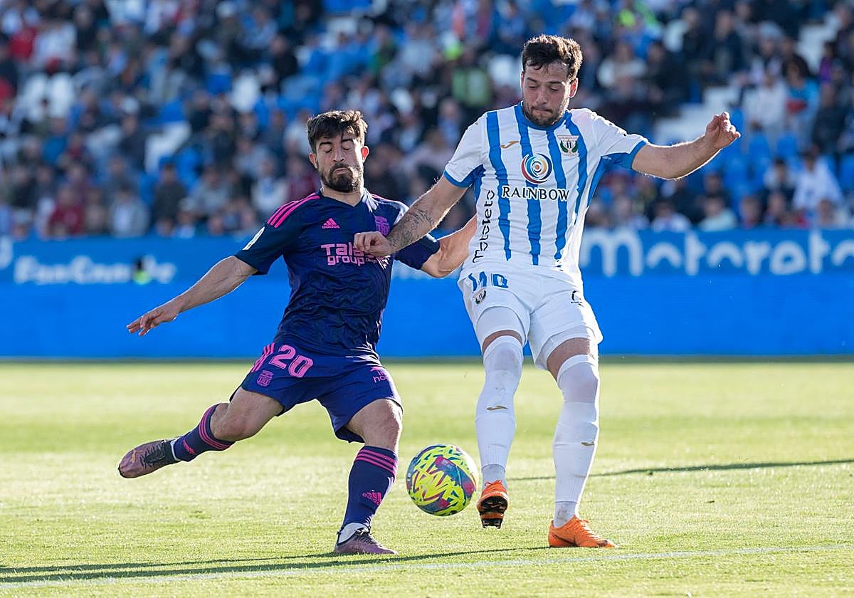 Arnáiz, a la derecha, en sus tiempos en el Leganés.