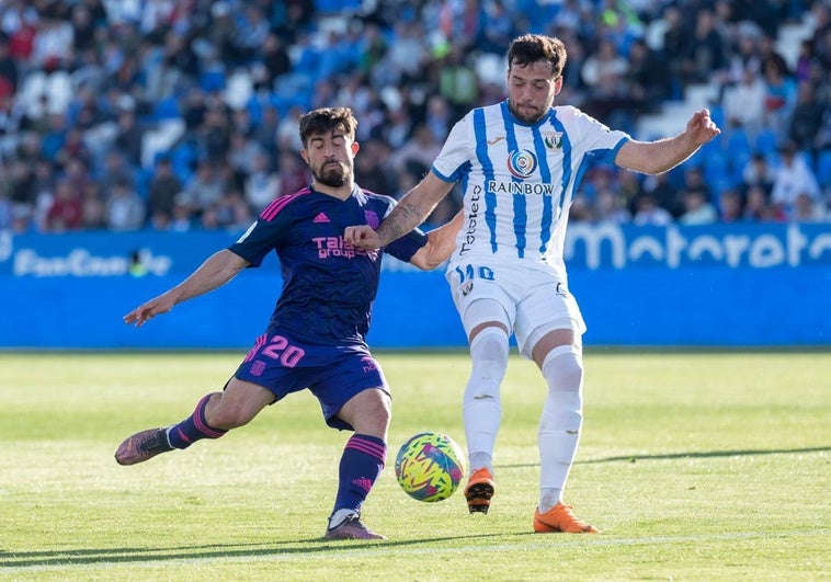 Arnáiz viene a completar las opciones en banda de un Granada aún en construcción