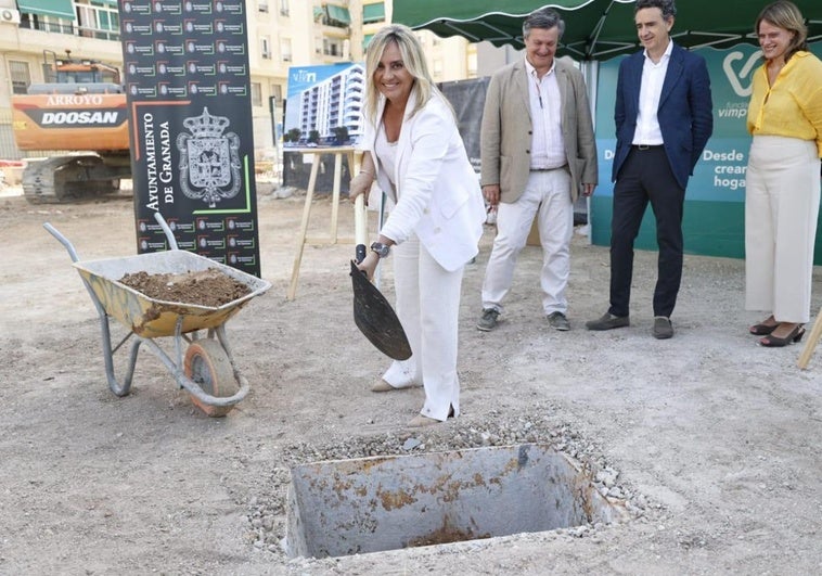 Primera piedra de la nueva promoción de 48 viviendas protegidas en el Paseo Rector Gallego Morell