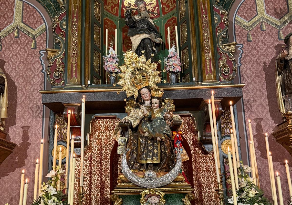Imagen principal - 7 religiosas y una gran comunidad celebra la fiesta de la Gran Madre